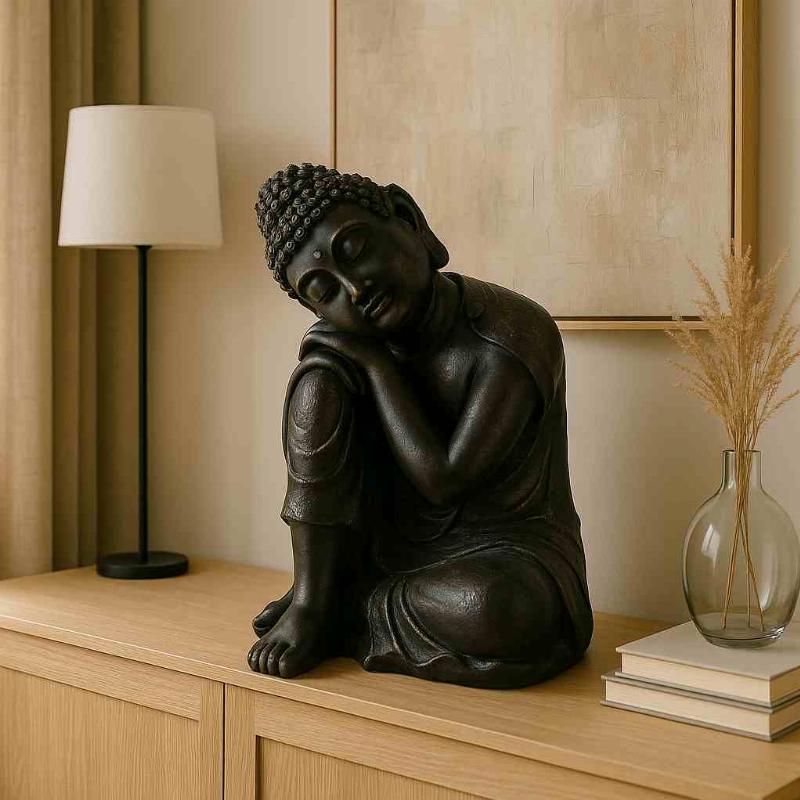 Sculpture sur bois à la tronçonneuse détaillée montrant la finesse du travail et les textures du bois