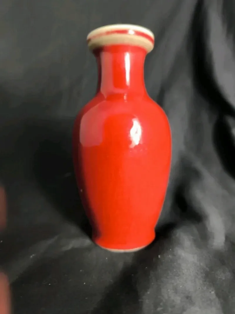 Sculpture Raku animaux d'un félin majestueux, aux craquelures profondes et reflets métalliques, capturant l'essence sauvage