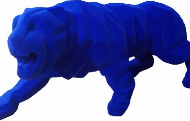 Sculpture résine pop art représentant des animaux monumentaux dans un espace public moderne