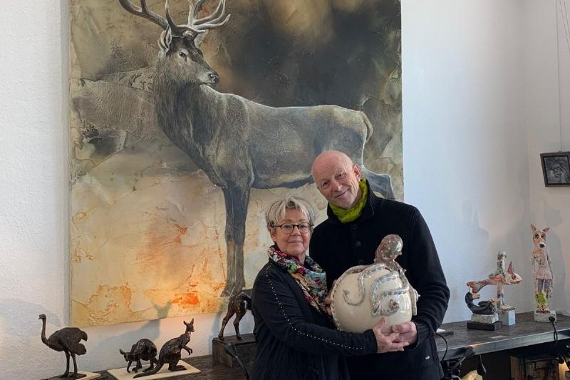 Sculpture réaliste de taureau en bronze par un maître animalier français, galerie