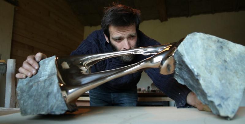 Un certificat d'authenticité pour une sculpture en bronze avec la signature fondeur bronze clairement détaillée