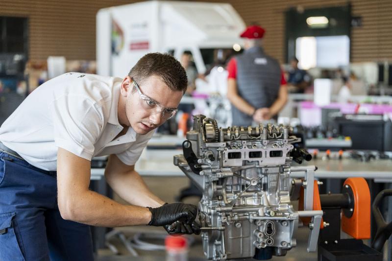 Installation artistique Louis Vuitton inspirante pour les jeunes artistes et le grand public