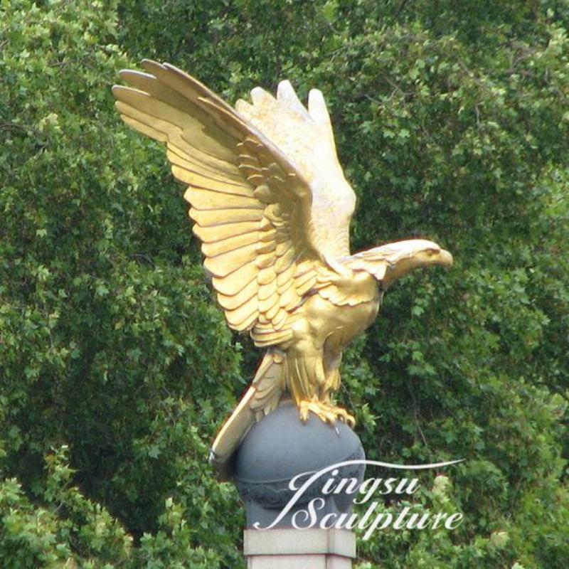 Statue résine grande taille extérieur abstraite colorée dans un jardin public français