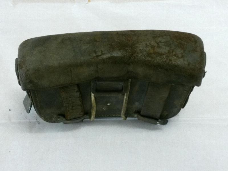 Un manuscrit ancien de poésie française classique, avec des ornements