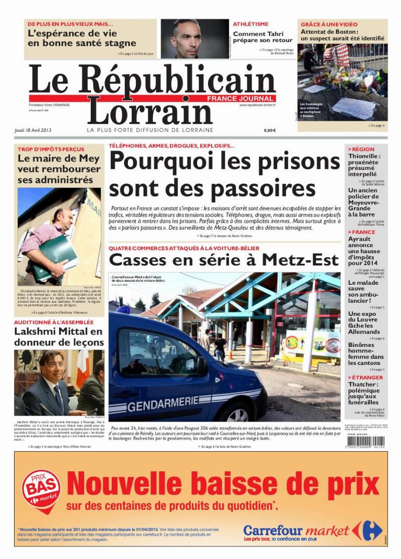 Urbain Huchet artiste, portrait dans son atelier, pinceau à la main, ambiance créative et inspirée, regard expressif