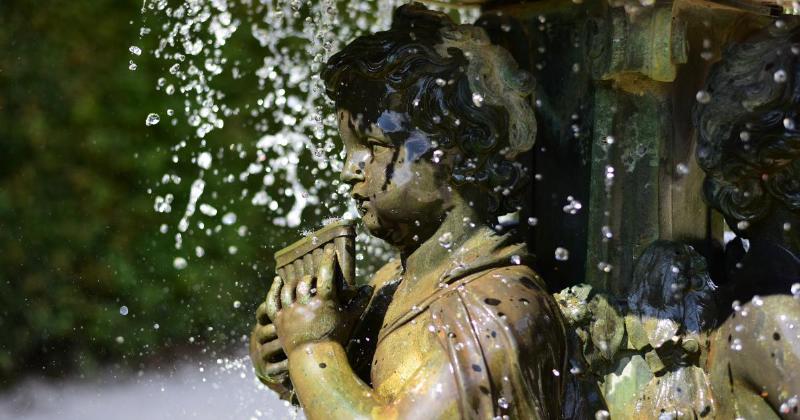 Jardins d'André Le Nôtre avec la fontaine de Latone au Château de Versailles, reflet de l'art paysager français