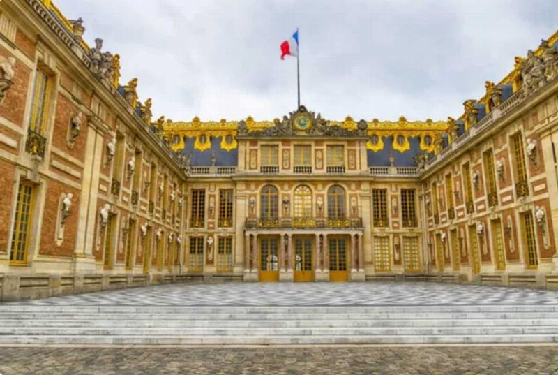 Le Palais de Versailles et ses jardins à la française, symboles de la magnificence royale