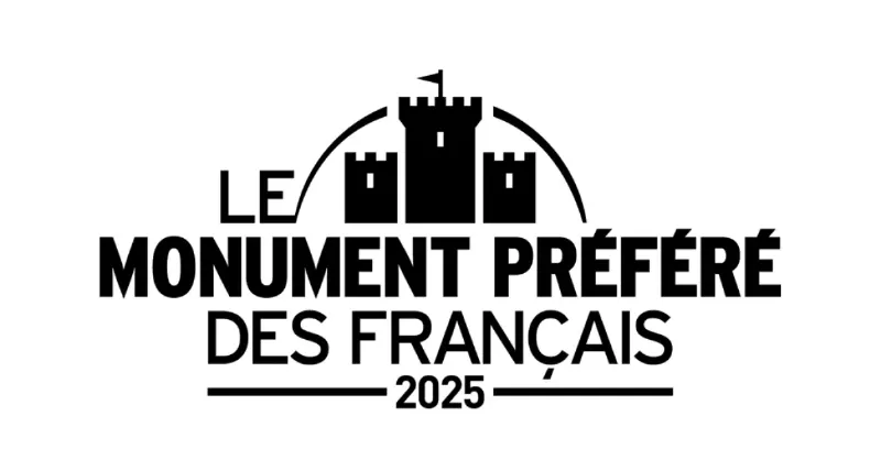 La Villa Savoye de Le Corbusier, un emblème de l'architecture moderne française, avec ses lignes pures et pilotis