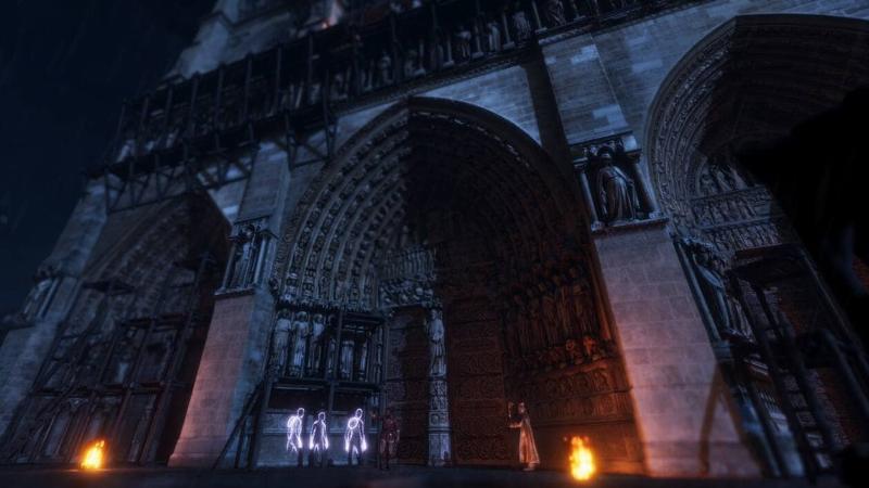 Préparation pour une visite virtuelle immersive de Notre-Dame de Paris, avec écran et écouteurs