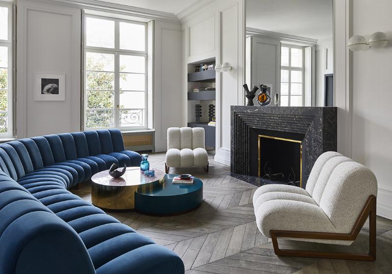 Créer une ambiance française et sereine avec la chaise Le Corbusier LC4 pour une détente parfaite