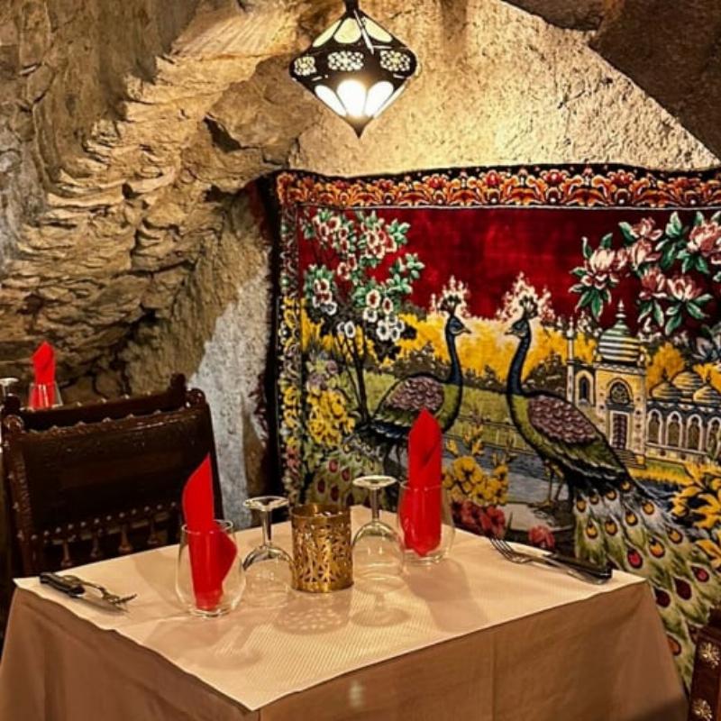 Intérieur d'un restaurant moderne et élégant à Clermont-Ferrand