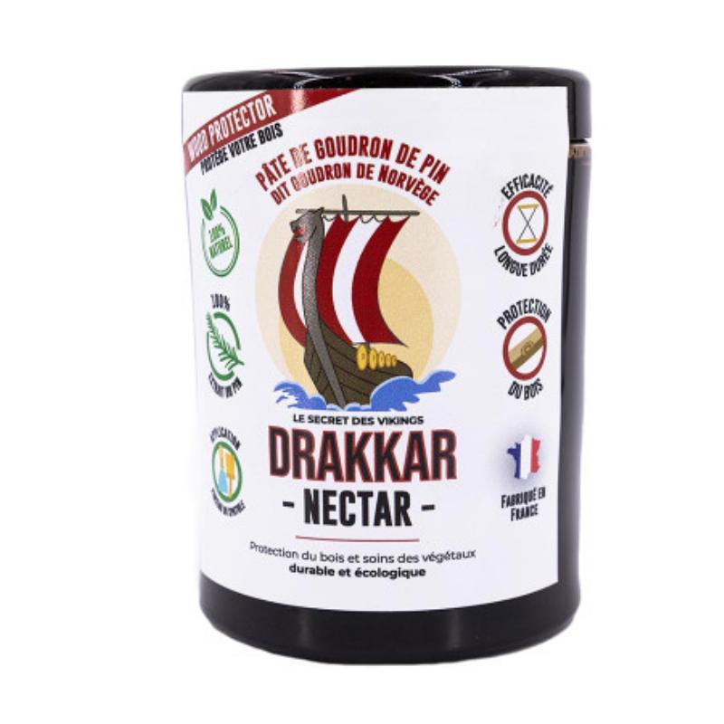 Méthode d'application du goudron de pin sur bois pour une protection durable en extérieur