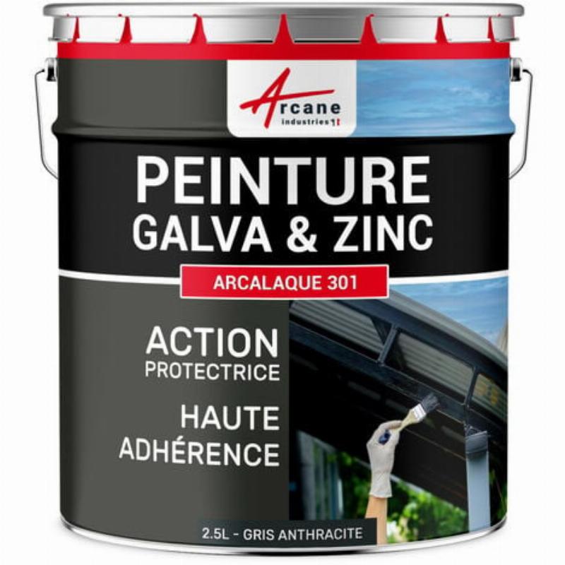 Application de peinture bois RAL 7016 sur un portail en bois, technique précise