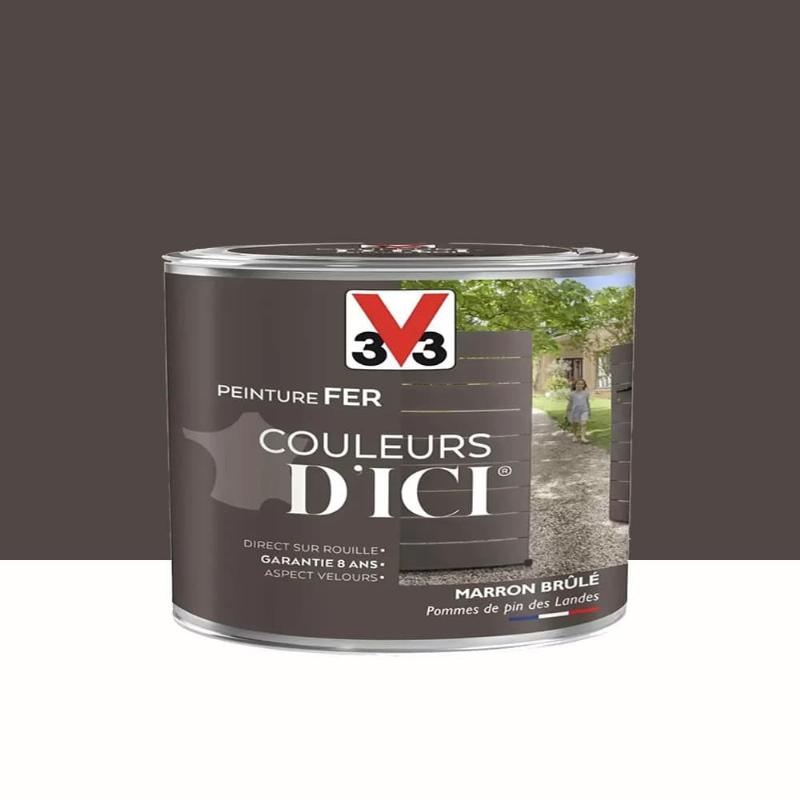 Application au pinceau de peinture fer marron sur une balustrade