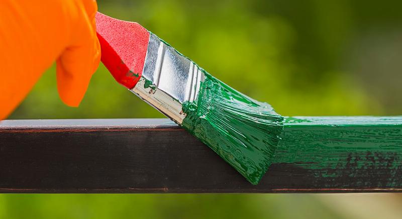 Guide étape par étape pour l'application de peinture métallique sur diverses surfaces avec un fini professionnel