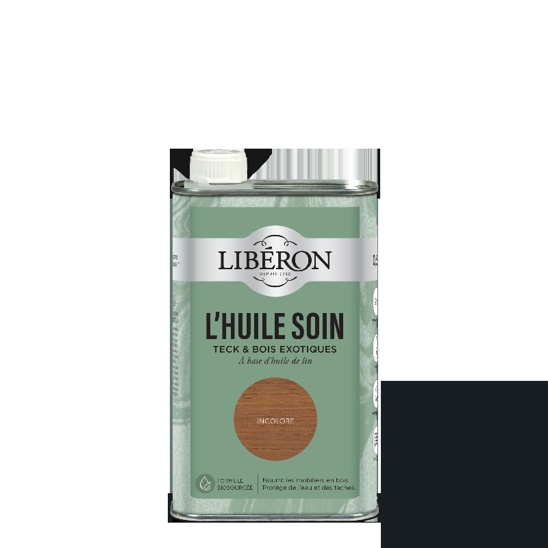 Application soignée de la peinture sur un meuble en bois ancien