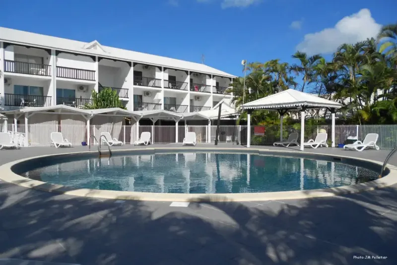 Maison provençale moderne architecture bchic avec jardin