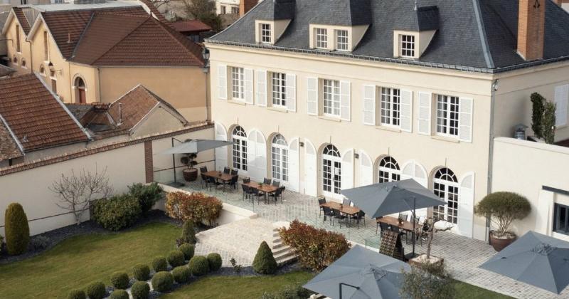 Rénovation de bâtiments historiques avec des touches modernes élégantes