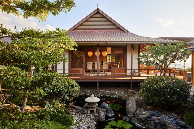 Architecture hawaïenne moderne avec matériaux durables et naturels