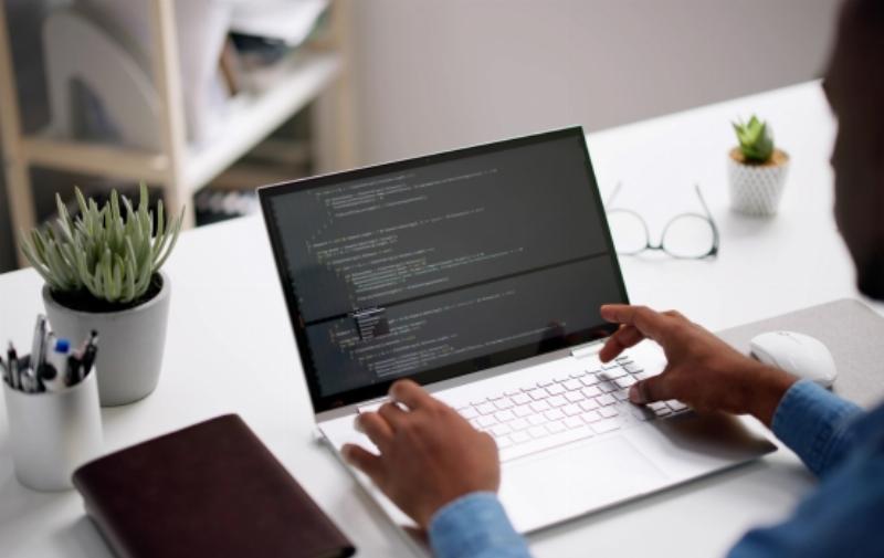 Schéma conceptuel d'une architecture d'intégration de données moderne avec ses outils clés, vue élégante