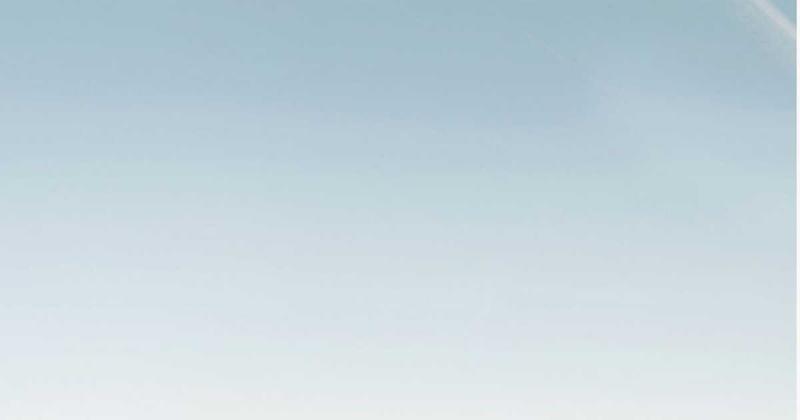 Architecture japonaise moderne avec façades en bois et grandes baies vitrées