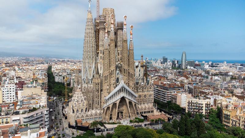 Architecture moderne Espagne, formes organiques et fluides des bâtiments emblématiques