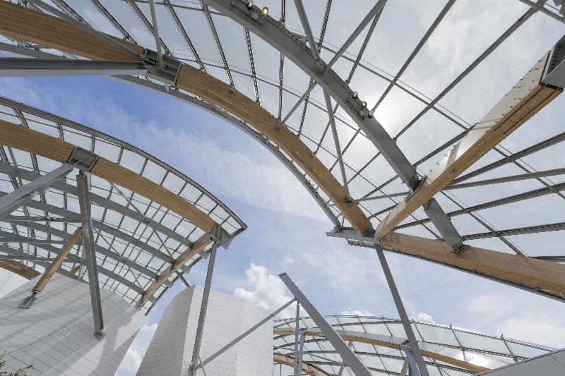 La Fondation Louis Vuitton à Paris, un exemple contemporain inspiré par l'architecture moderne française et ses formes audacieuses