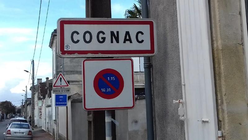 Facades de l'architecture moderne de Royan, mettant en avant le béton armé et les lignes épurées