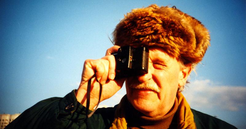 Architecture moderne de San Francisco avec des contrastes vibrants entre ancien et nouveau