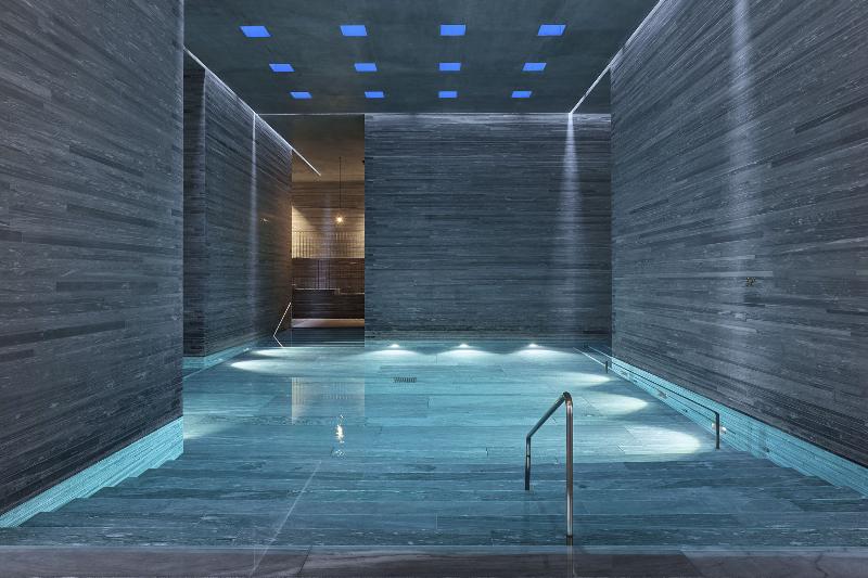 Les Thermes de Vals de Peter Zumthor, chef-d'œuvre architectural suisse, intégration paysage