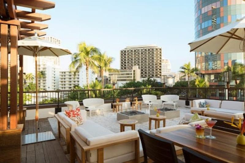 Architecture norvégienne moderne utilisant des matériaux naturels et une lumière abondante