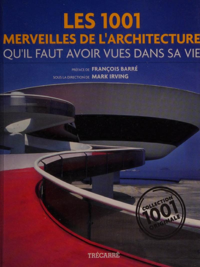 Vue emblématique de l'Opéra de Sydney avec ses coques blanches iconiques s'élevant vers le ciel azur, symbolisant l'audace architecturale et l'innovation.