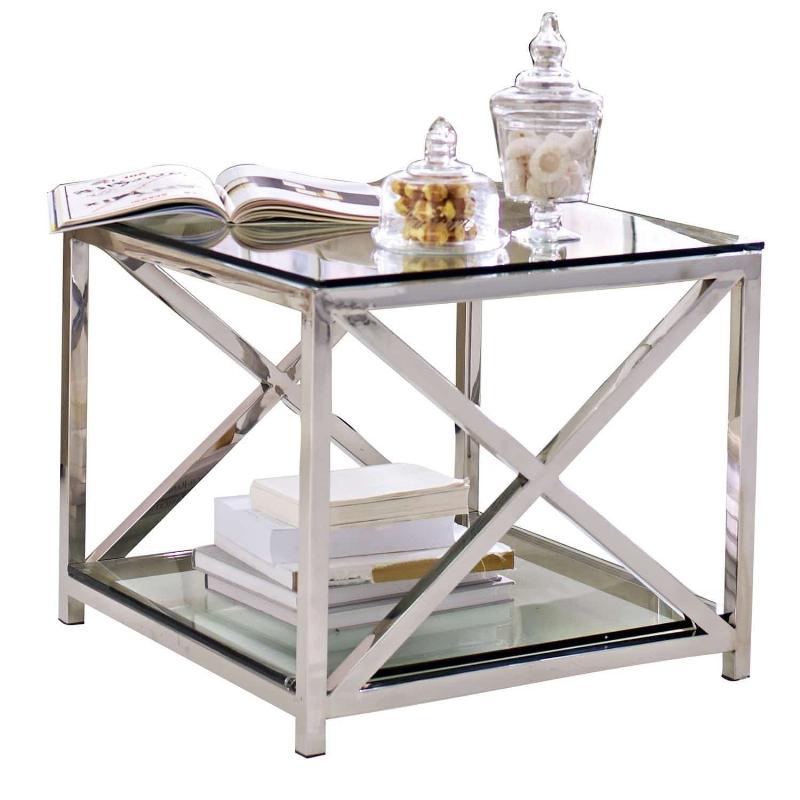 Salon élégant et traditionnel français avec mobilier d'époque et cheminée