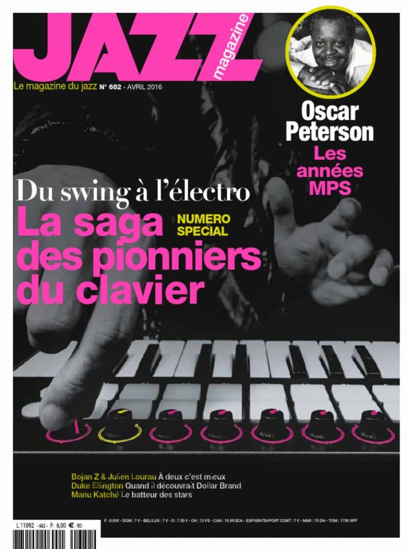 Un arrangeur musical des années 70 travaillant sur une partition, entouré de vinyles et d'un magnétophone à bobines, évoquant l'histoire de l'arrangement.