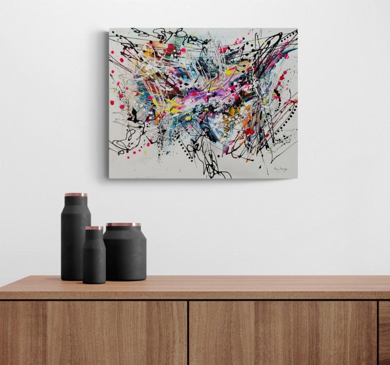 Un grand tableau d'art abstrait en acrylique sur toile avec des couleurs profondes et des textures superposées