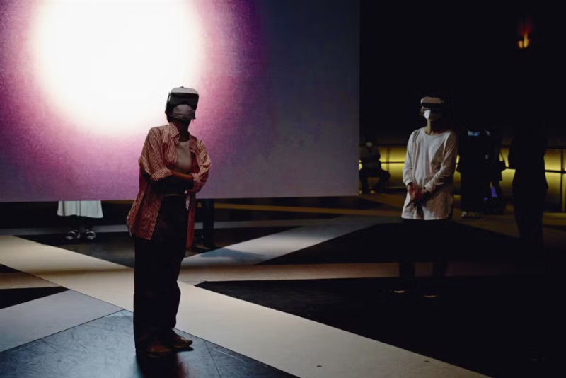 Art contemporain suisse, sculpture digitale futuriste interactive.