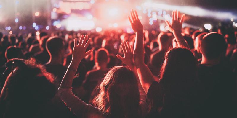 Célébration de l'art de vivre français avec musique et culture lors d'un festival