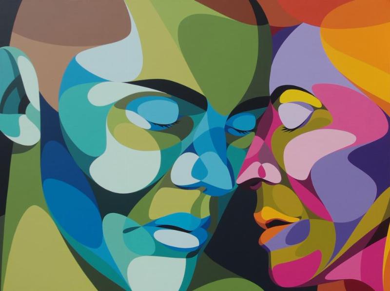 Un artiste français en pleine création, utilisant la bombe peinture pour un dessin détaillé, démontrant sa maîtrise technique.