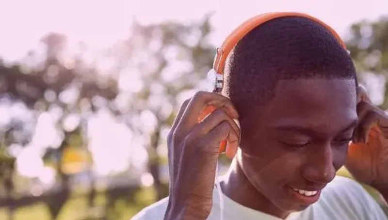 Artistes populaires de rap et pop en France qui dominent les classements de singles