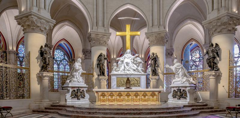 L'Autel de Notre-Dame de Paris et ses reliques après l'incendie