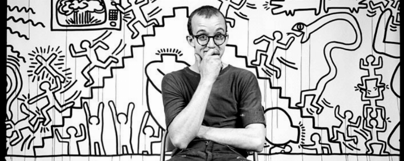 Peinture graffiti de Basquiat, figures noires stylisées et textes