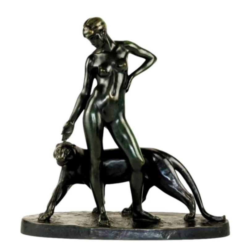 Chef-d'œuvre de Bugatti, une panthère bronze capturant le mouvement et la puissance