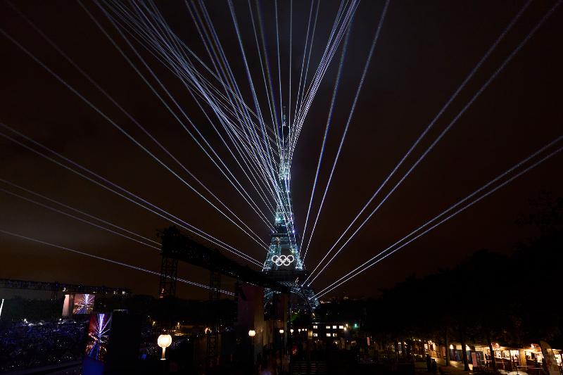 Photos cathédrale Notre Dame de Paris sous la lumière dorée, capturant les détails de la façade