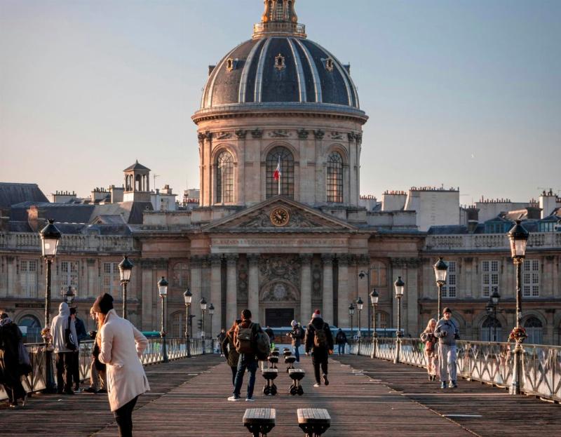 Cathédrale Notre-Dame de Paris, architecture gothique majestueuse inspirant l'opéra