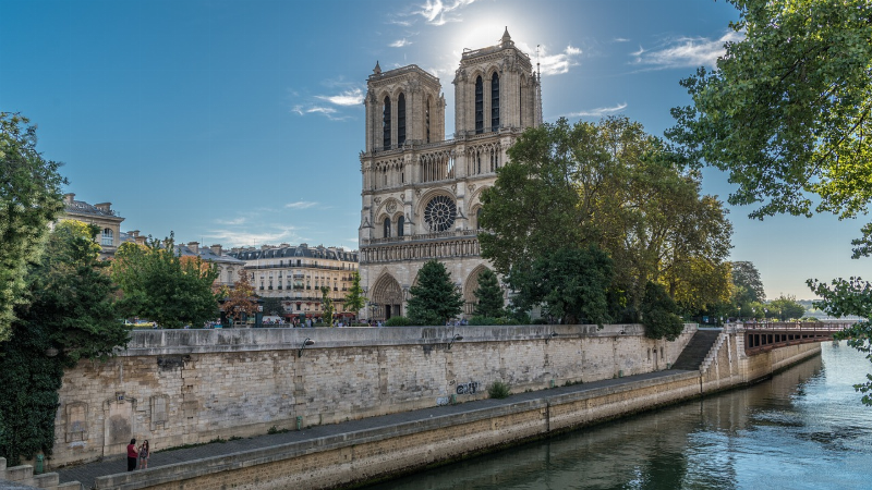 Cathédrale Notre Dame de Paris majestueuse vue extérieure