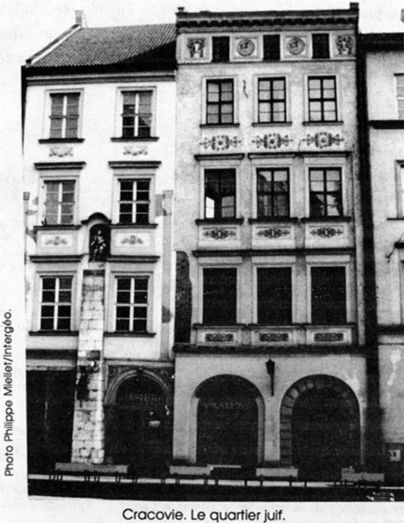 Vue aérienne d'un nouveau centre culturel de Cracovie, forme unique, paysage urbain