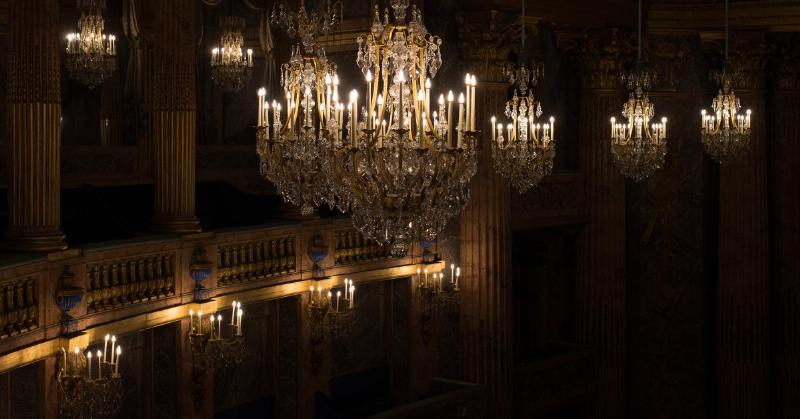 Scène éclatante de la cérémonie des Victoires Musique Classique 2024, lumières et musiciens