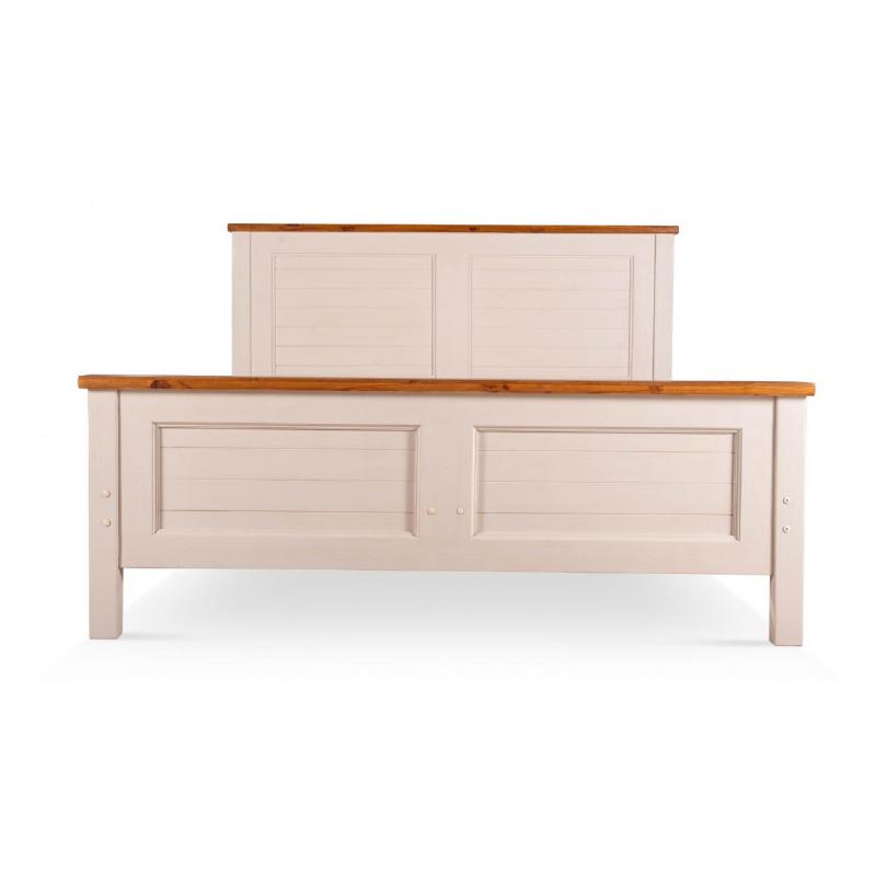 Charme authentique du lambris effet vieilli dans une maison de campagne française