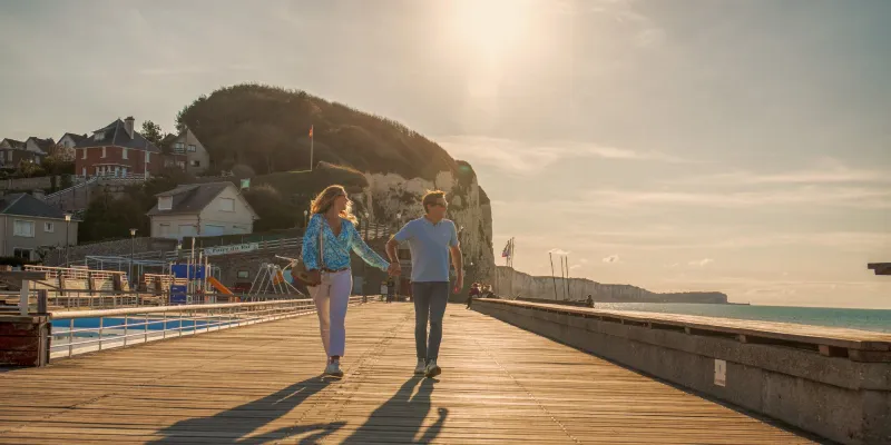 Le charme pittoresque de Veules-les-Roses, lieu de villégiature et d'inspiration pour Victor Hugo.