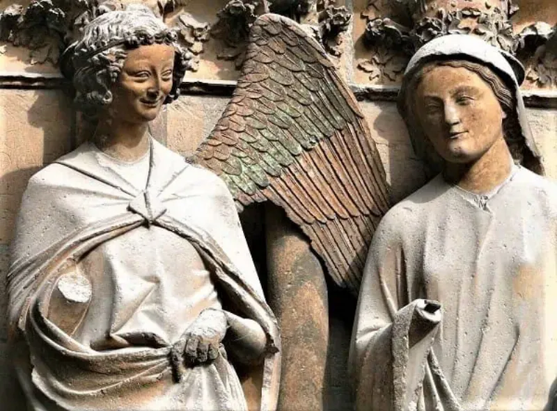 Timbres des cathédrales de Chartres et Reims, emblèmes de l'art gothique